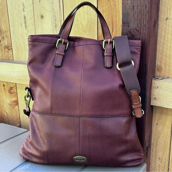 FOSSIL EXPLORER Fold Over Crossbody Messenger
Leather Shoulder Bag Brown - Picture 1 of 15